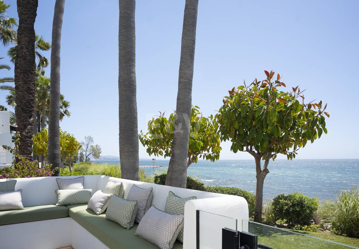 Splendid Frontline Lägenhet i Puente Romano