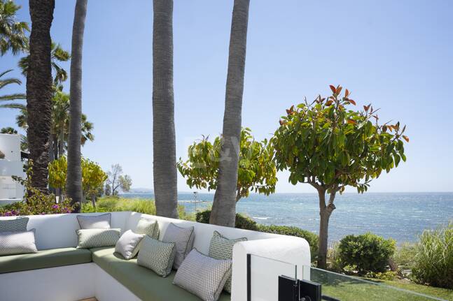 Splendid Frontline Lägenhet i Puente Romano