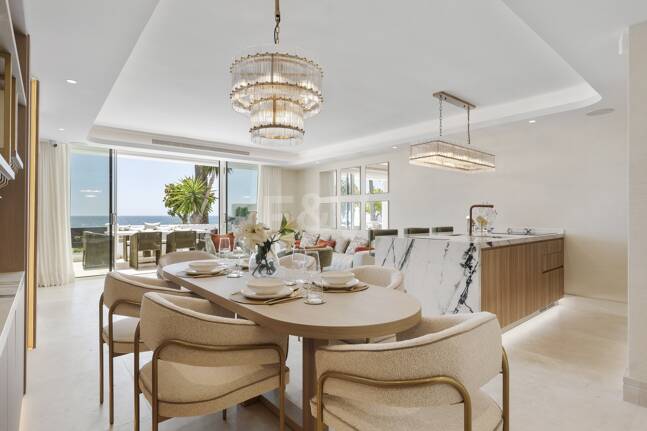 Splendid Frontline Lägenhet i Puente Romano