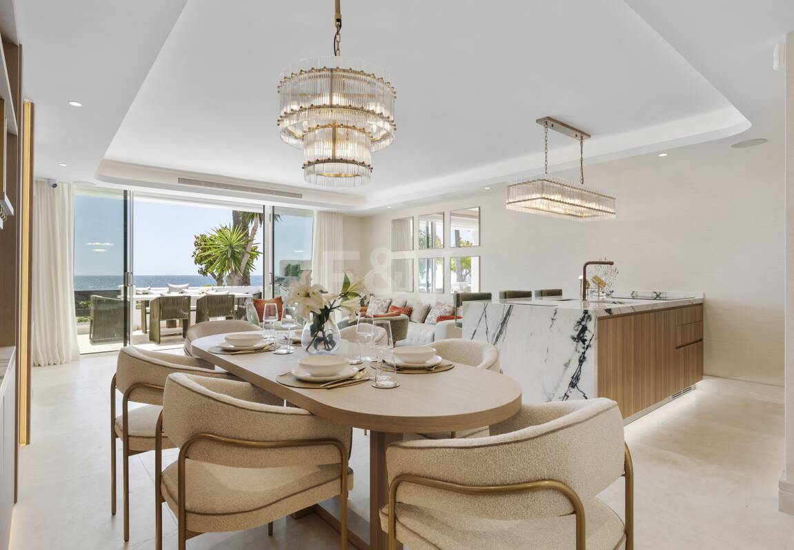 Splendid Frontline Lägenhet i Puente Romano