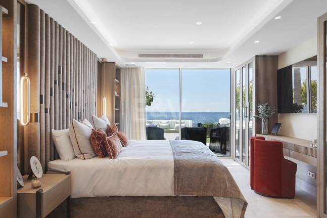 Splendid Frontline Lägenhet i Puente Romano