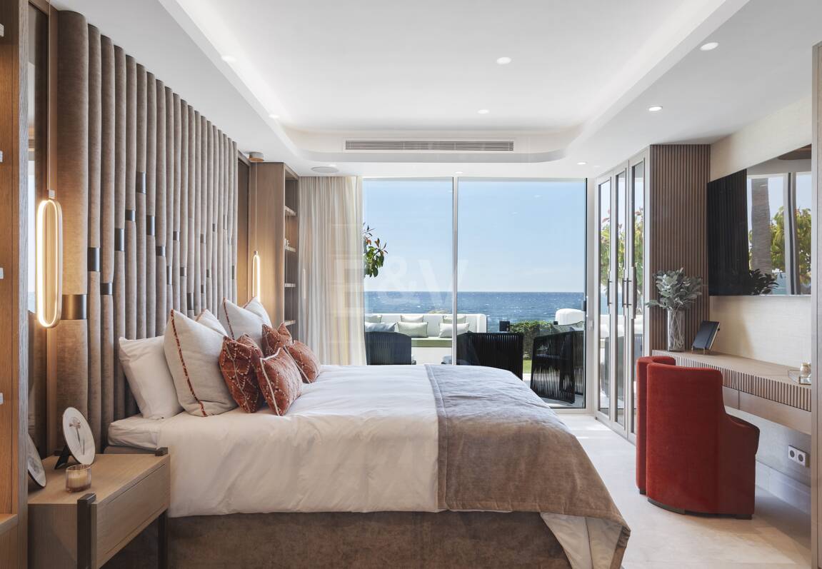 Splendid Frontline Lägenhet i Puente Romano