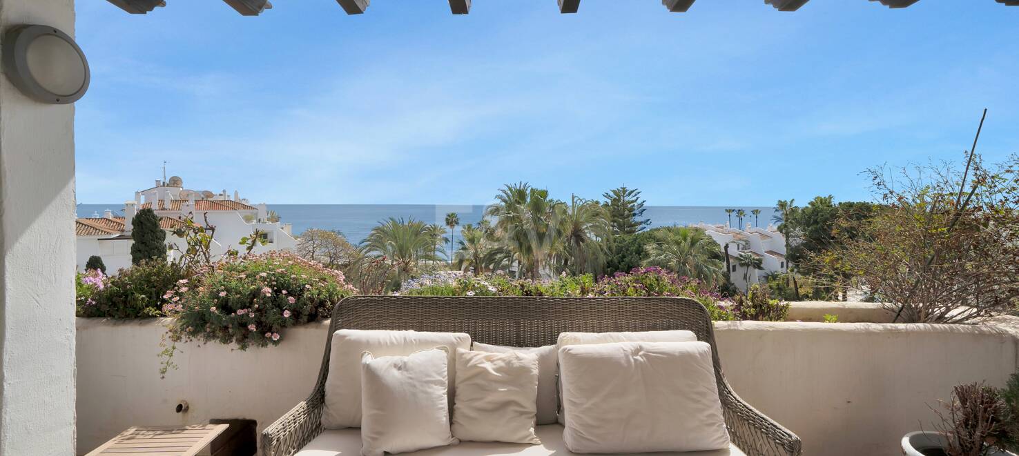Frontline Beach Penthouse med panoramautsikt över havet i Coral Beach