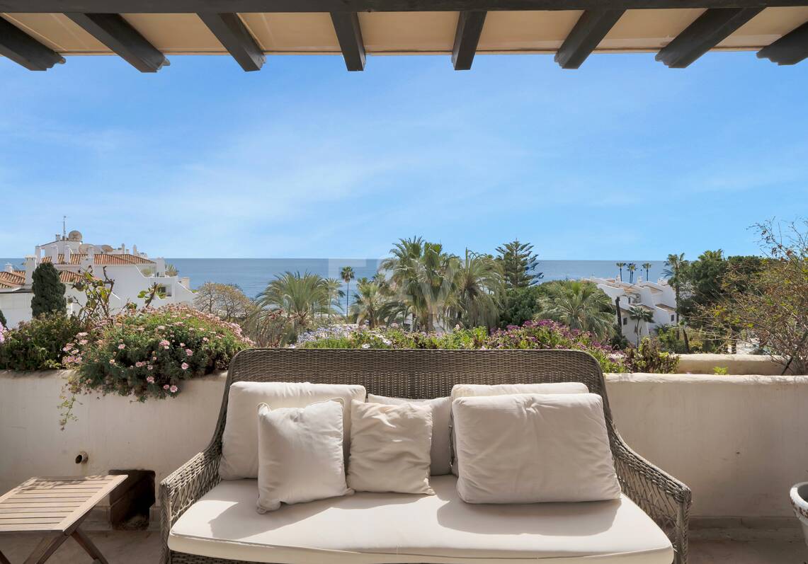 Frontline Beach Penthouse med panoramautsikt över havet i Coral Beach