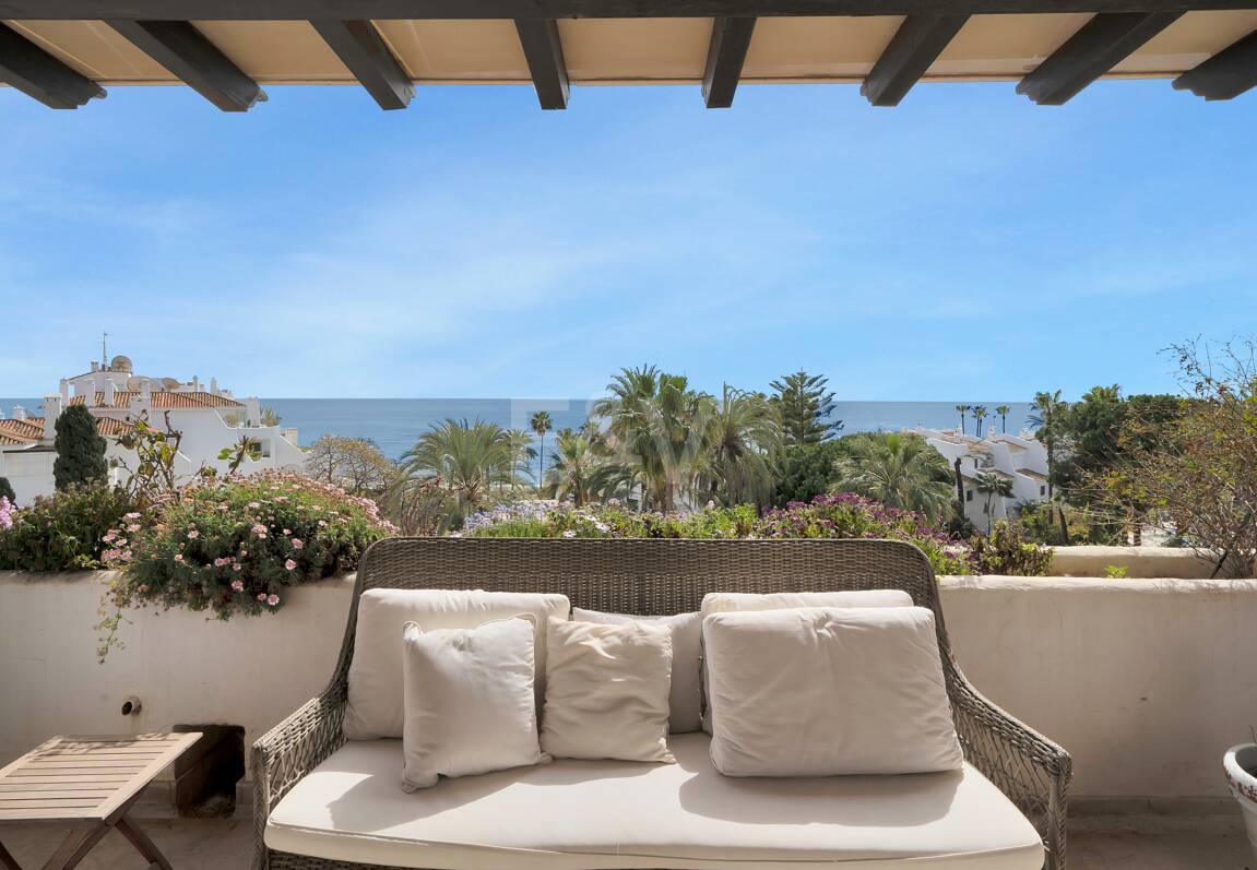 Frontline Beach Penthouse med panoramautsikt över havet i Coral Beach