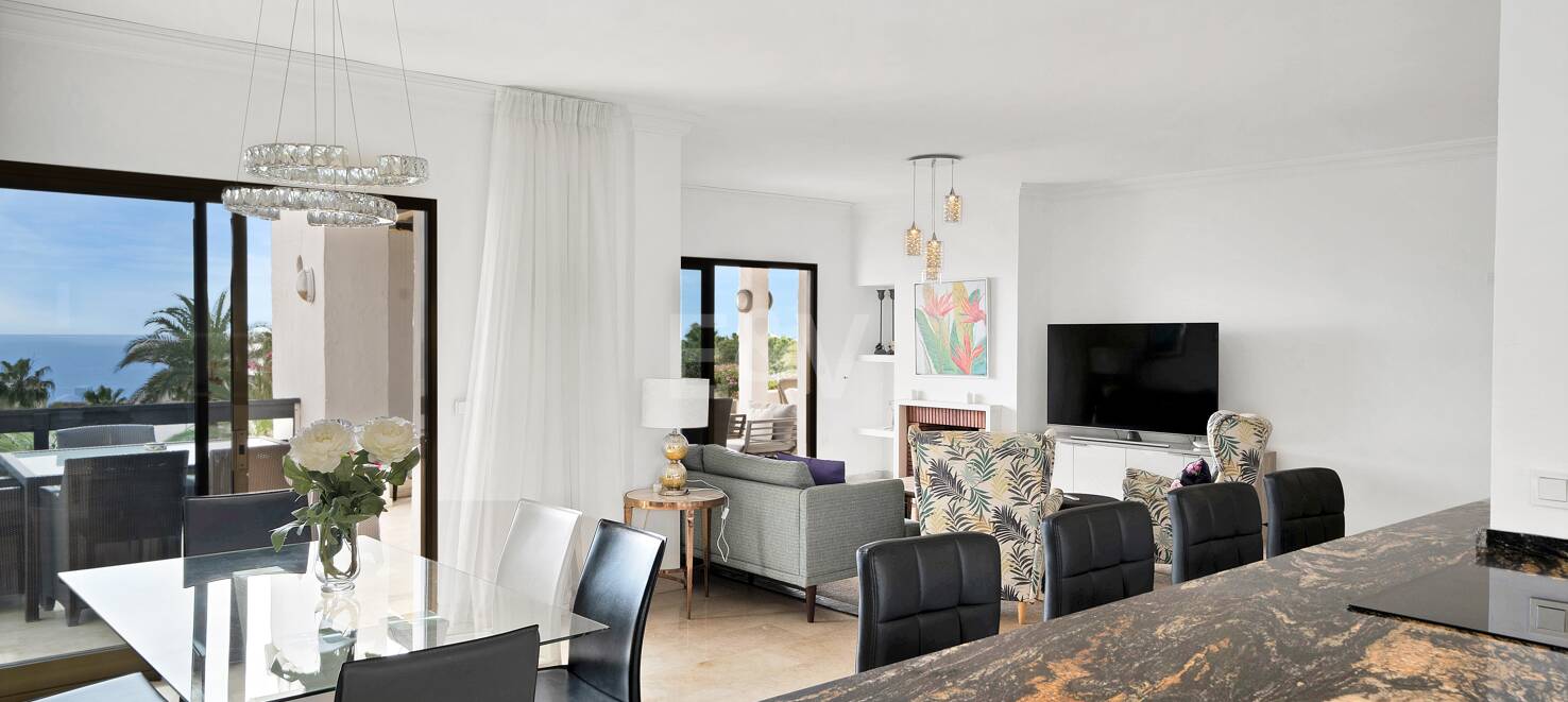 Frontline Beach Penthouse med panoramautsikt över havet i Coral Beach
