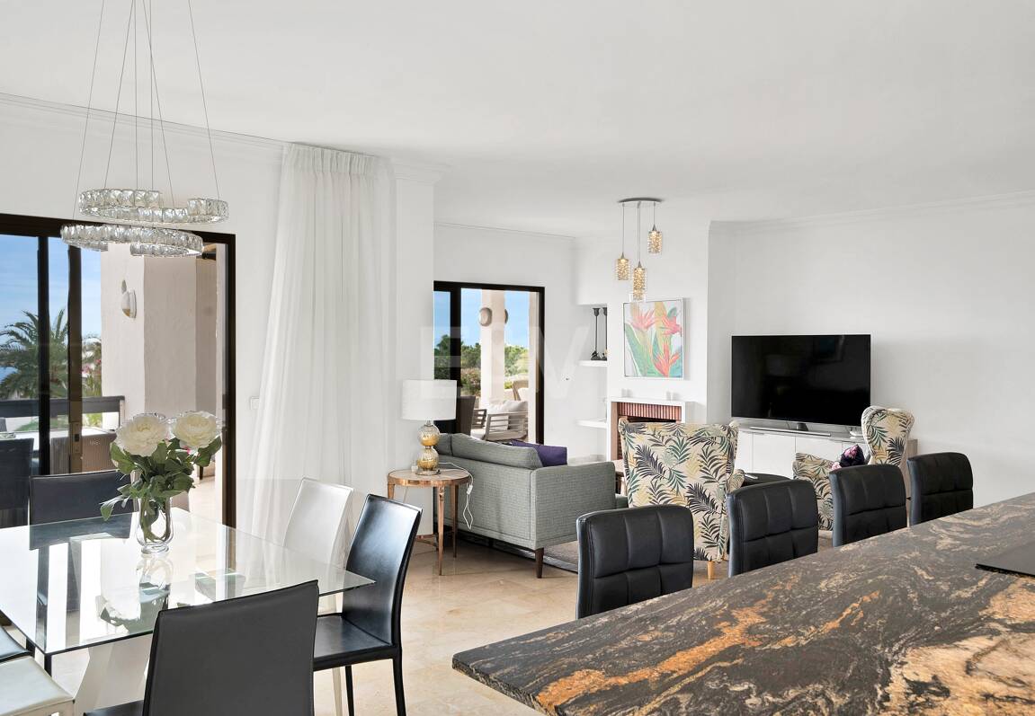 Frontline Beach Penthouse med panoramautsikt över havet i Coral Beach