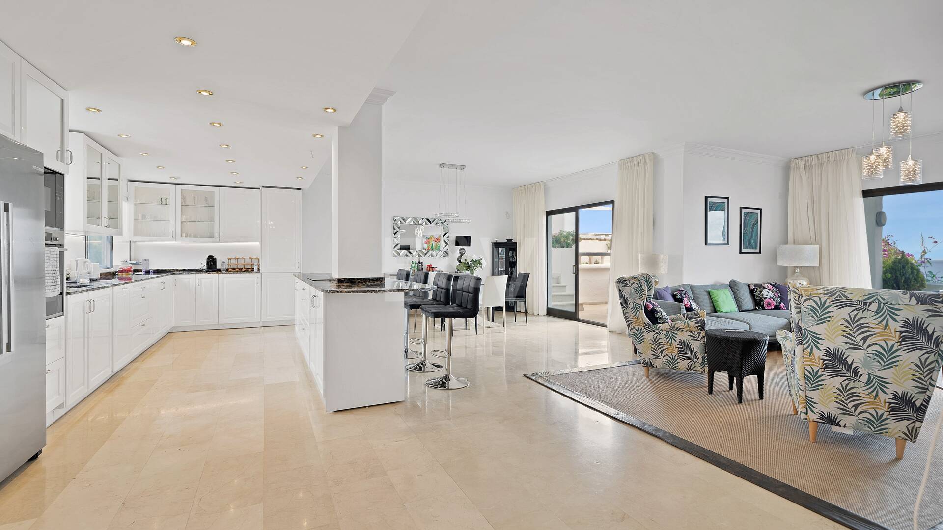 Frontline Beach Penthouse med panoramautsikt över havet i Coral Beach