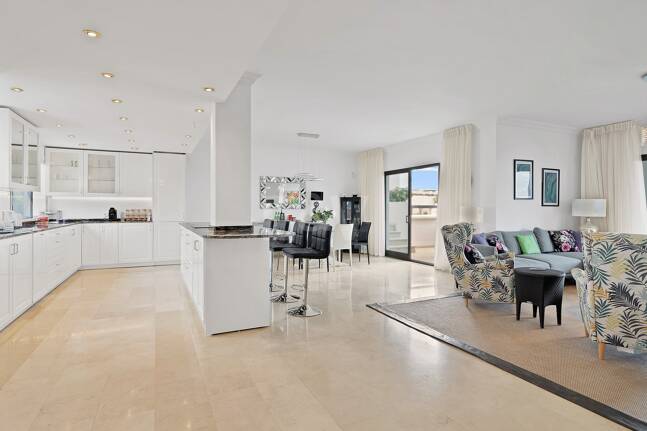 Frontline Beach Penthouse med panoramautsikt över havet i Coral Beach