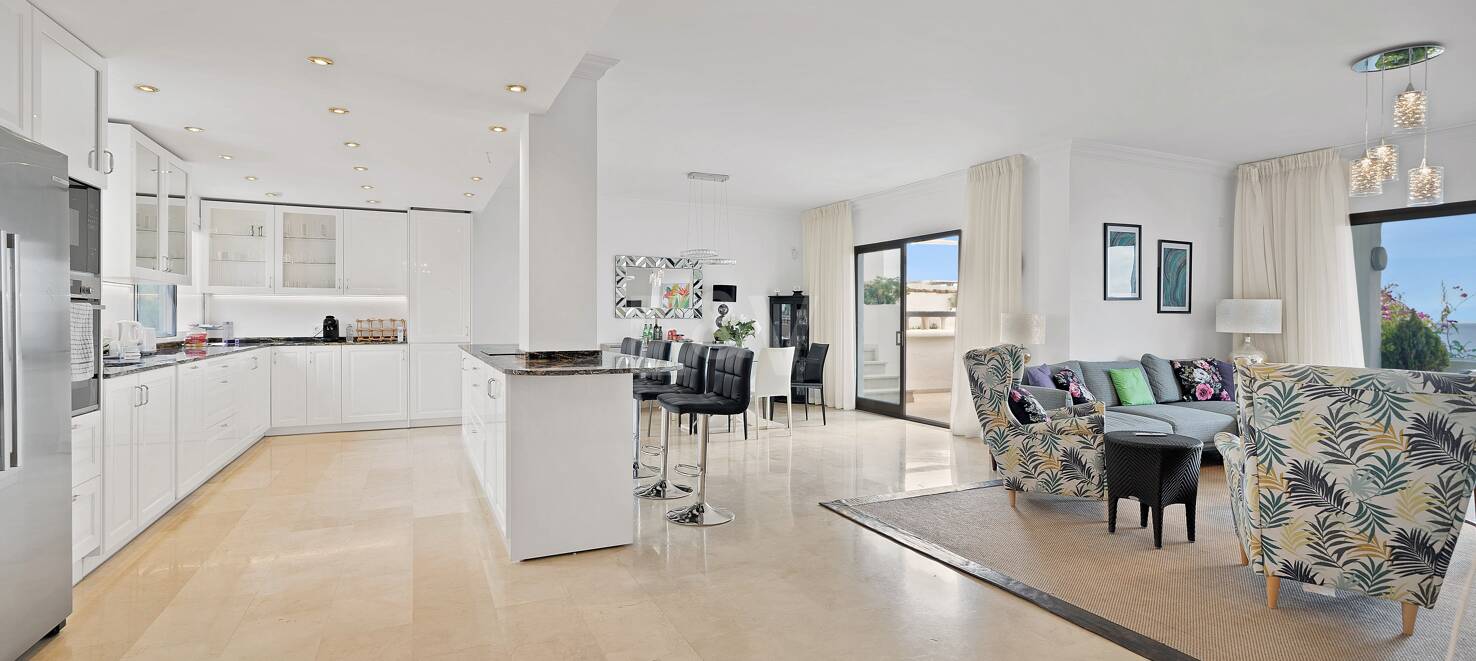 Frontline Beach Penthouse med panoramautsikt över havet i Coral Beach