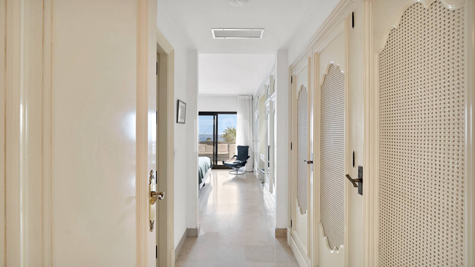 Frontline Beach Penthouse med panoramautsikt över havet i Coral Beach