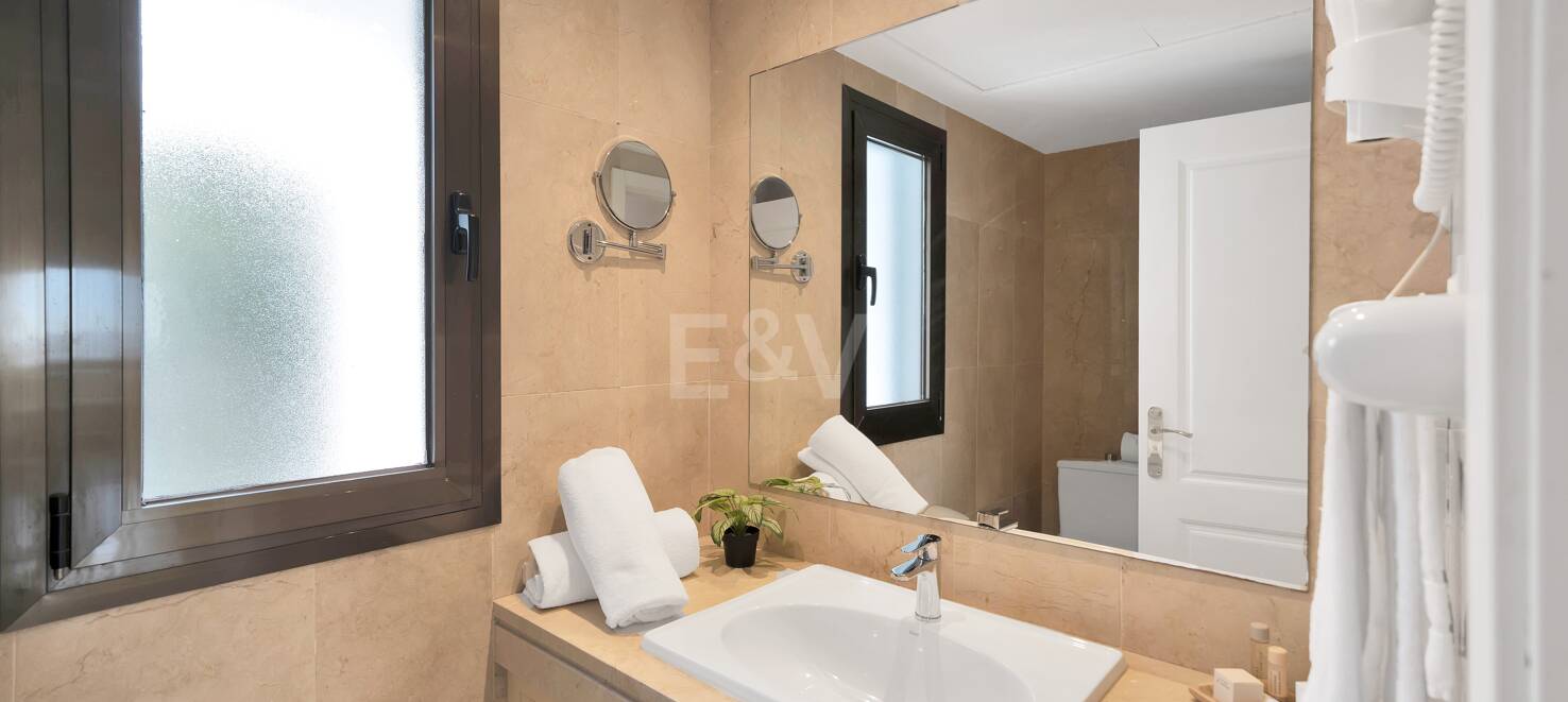 Frontline Beach Penthouse med panoramautsikt över havet i Coral Beach