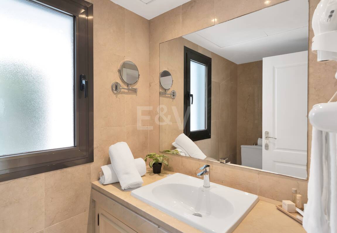 Frontline Beach Penthouse med panoramautsikt över havet i Coral Beach