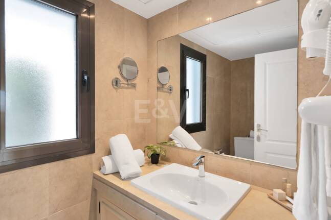 Frontline Beach Penthouse med panoramautsikt över havet i Coral Beach