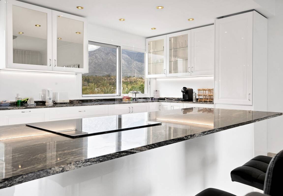 Frontline Beach Penthouse med panoramautsikt över havet i Coral Beach