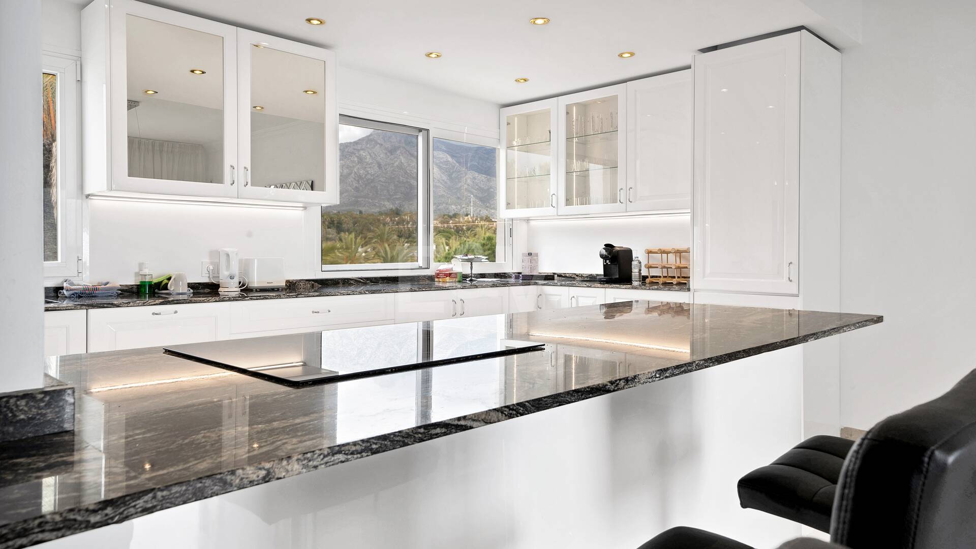 Frontline Beach Penthouse med panoramautsikt över havet i Coral Beach