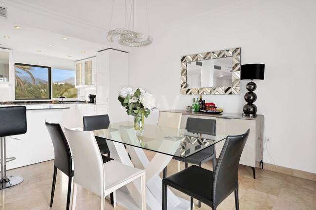 Frontline Beach Penthouse med panoramautsikt över havet i Coral Beach