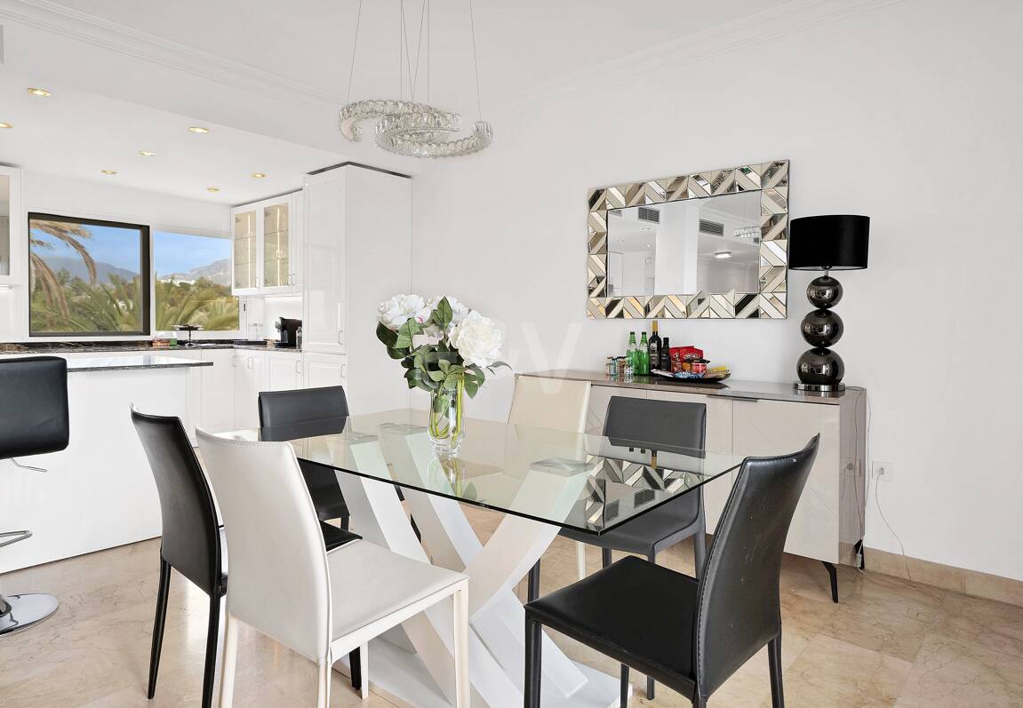 Frontline Beach Penthouse med panoramautsikt över havet i Coral Beach