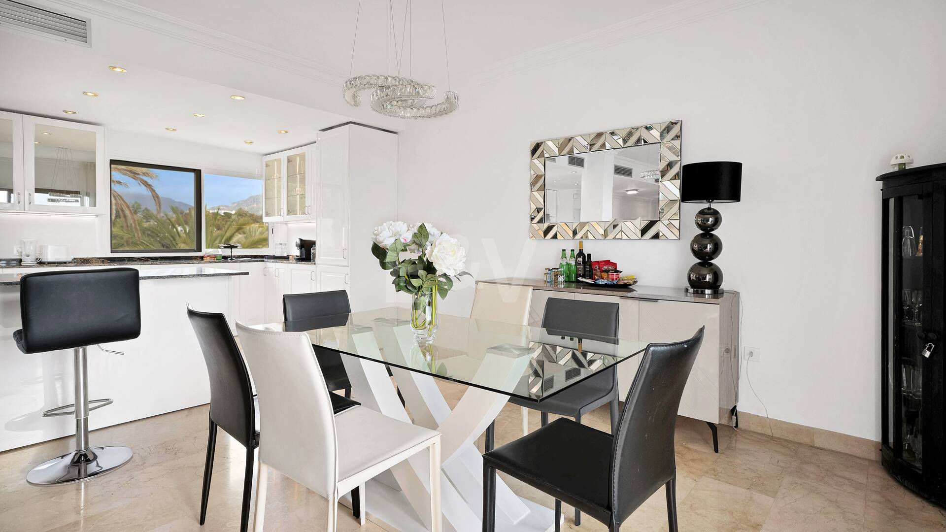 Frontline Beach Penthouse med panoramautsikt över havet i Coral Beach