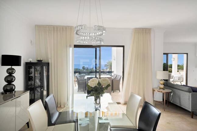 Frontline Beach Penthouse med panoramautsikt över havet i Coral Beach