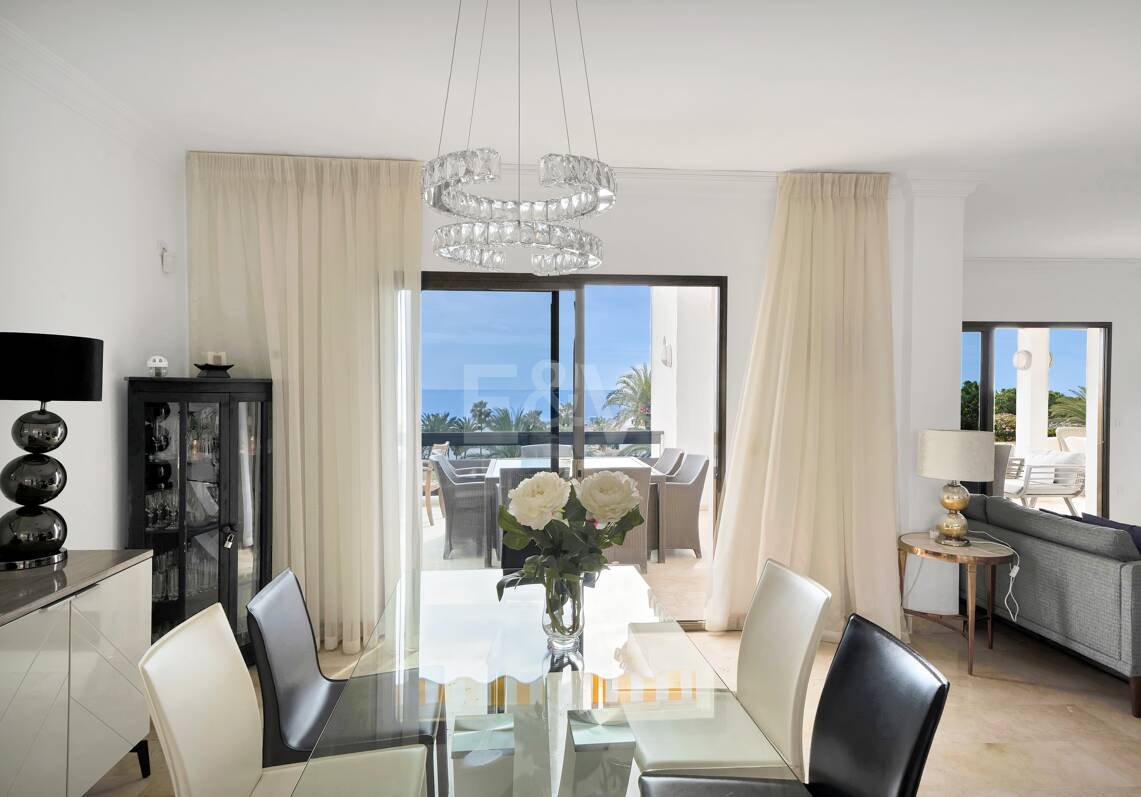 Frontline Beach Penthouse med panoramautsikt över havet i Coral Beach