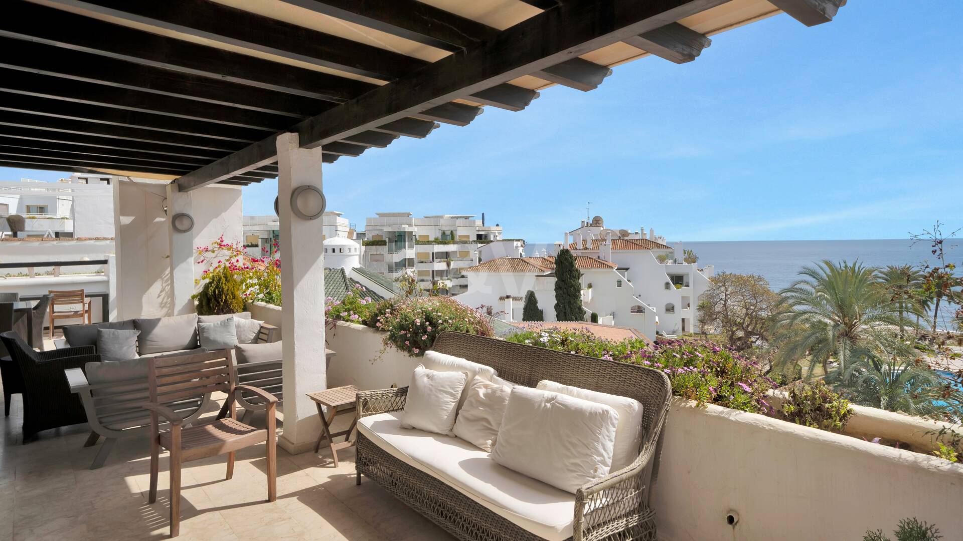 Frontline Beach Penthouse med panoramautsikt över havet i Coral Beach