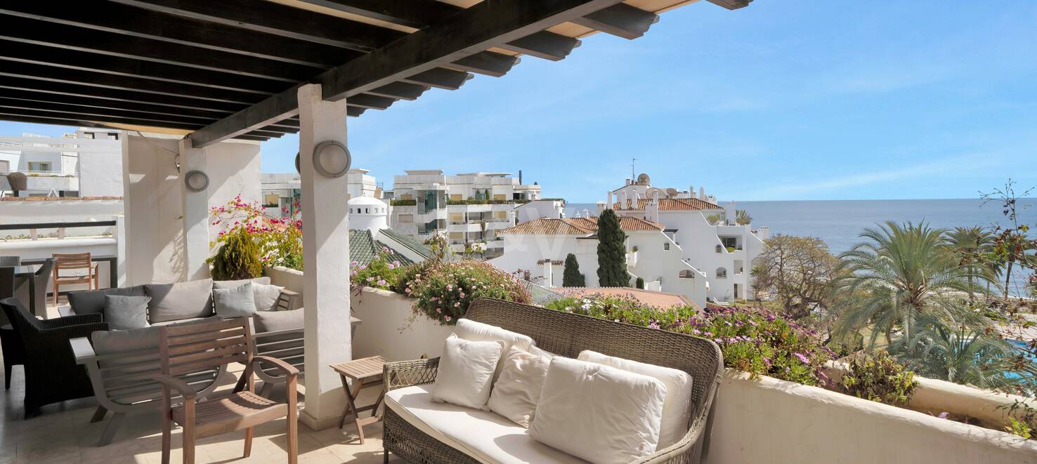 Frontline Beach Penthouse med panoramautsikt över havet i Coral Beach