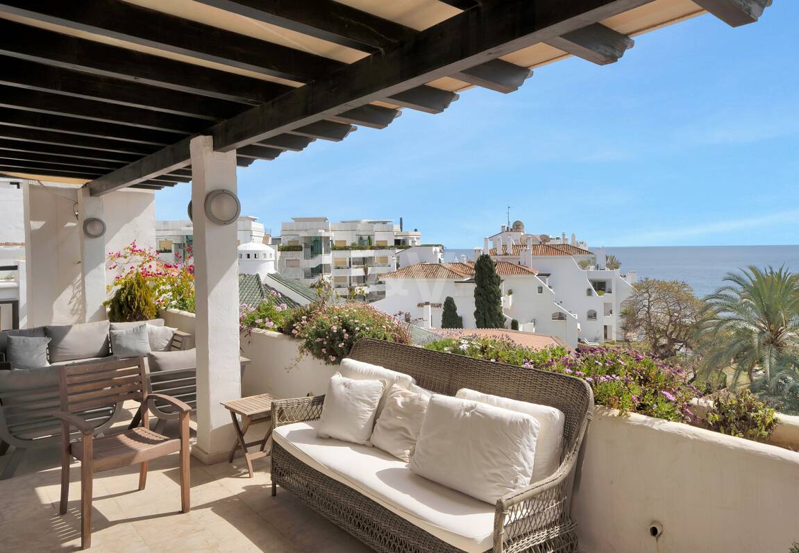 Frontline Beach Penthouse med panoramautsikt över havet i Coral Beach