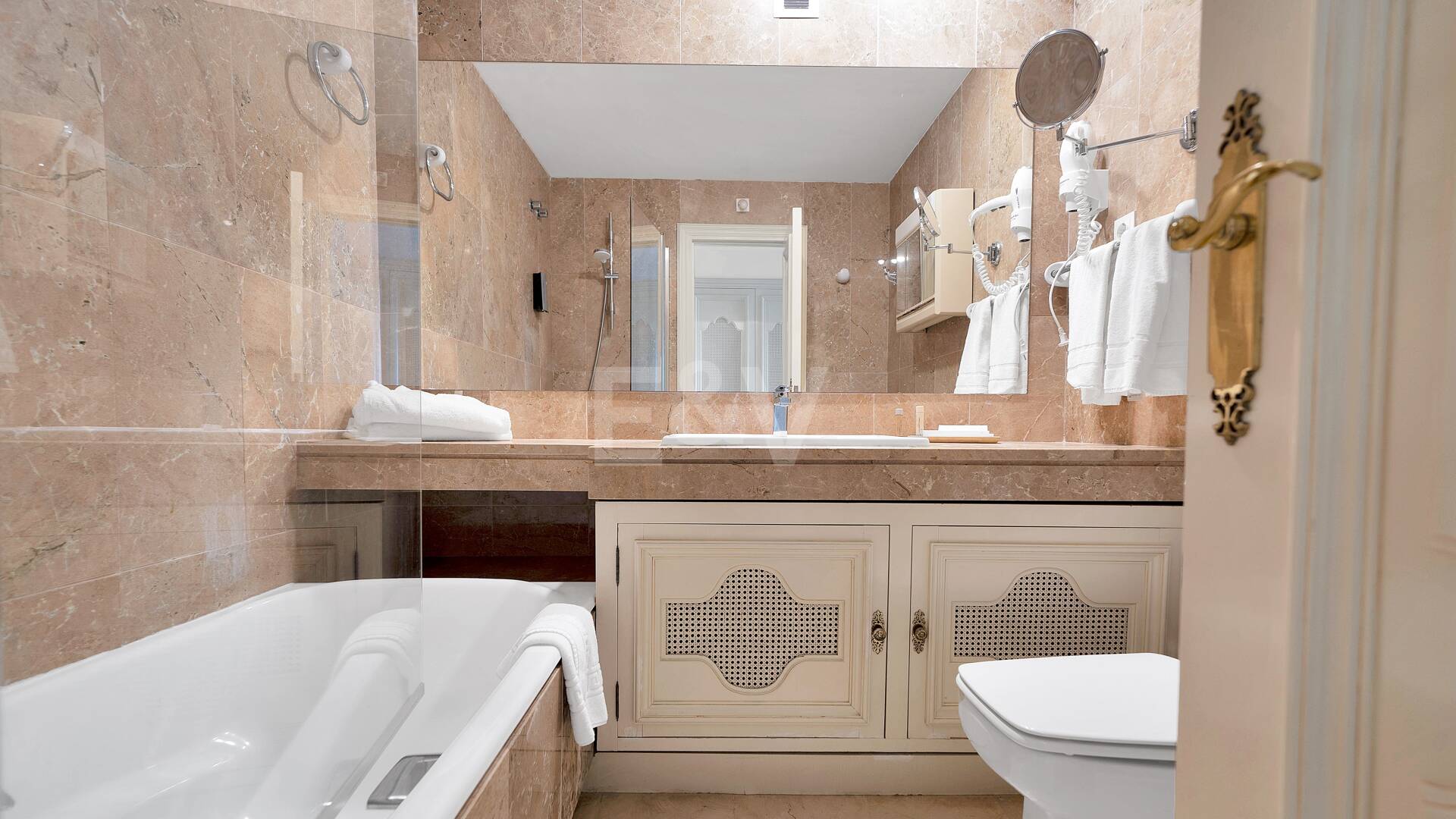 Frontline Beach Penthouse med panoramautsikt över havet i Coral Beach