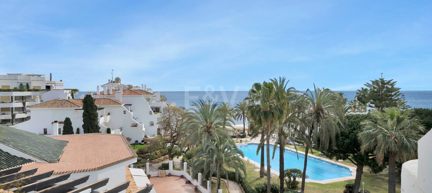 Frontline Beach Penthouse med panoramautsikt över havet i Coral Beach