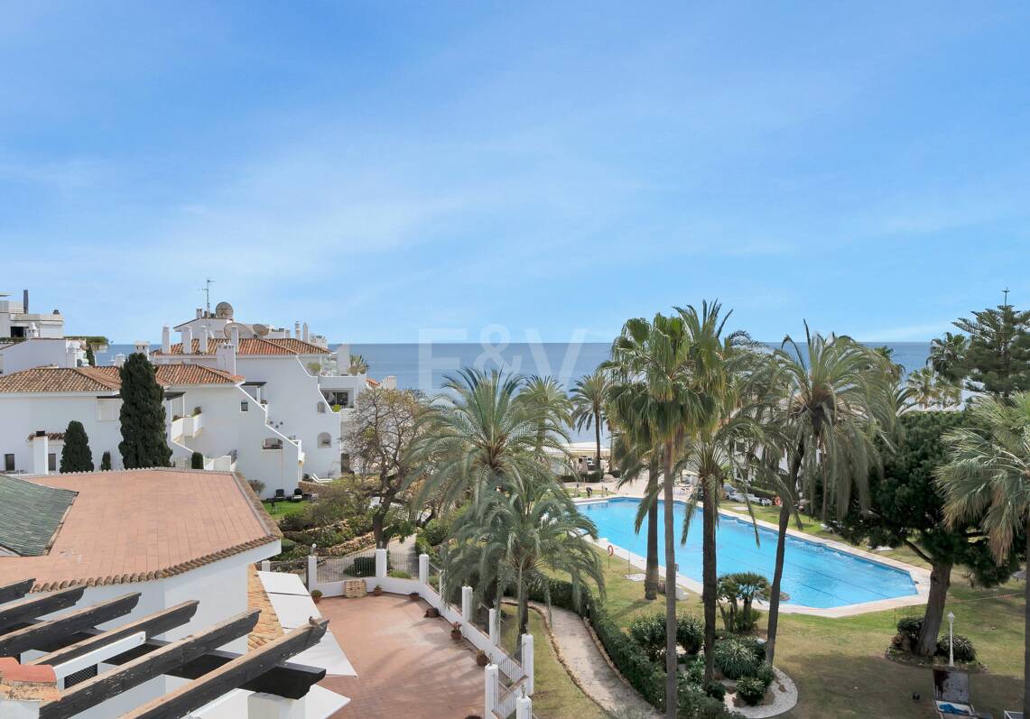 Frontline Beach Penthouse med panoramautsikt över havet i Coral Beach