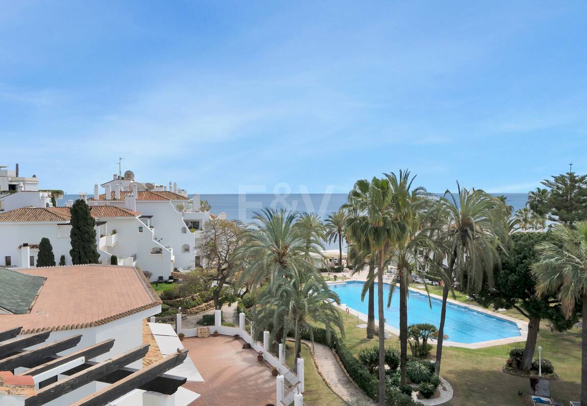 Frontline Beach Penthouse med panoramautsikt över havet i Coral Beach