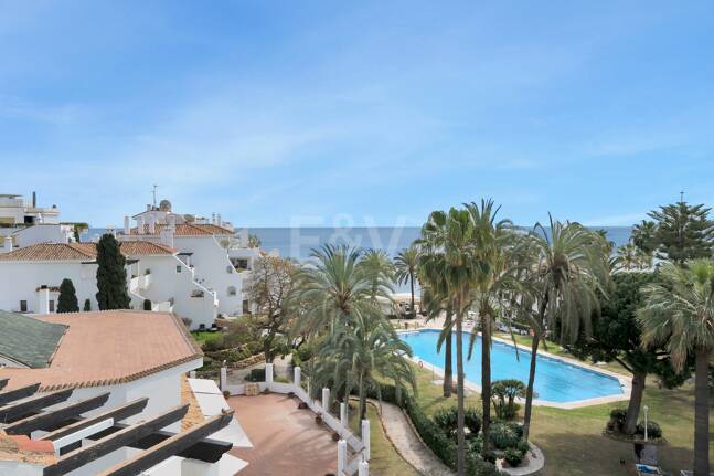 Frontline Beach Penthouse med panoramautsikt över havet i Coral Beach