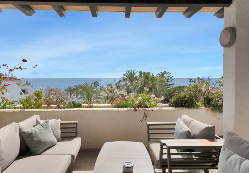 Frontline Beach Penthouse med panoramautsikt över havet i Coral Beach