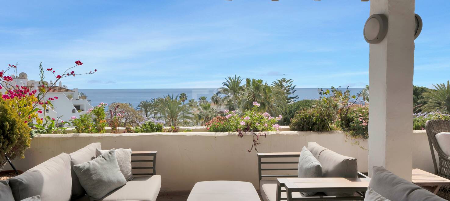 Frontline Beach Penthouse med panoramautsikt över havet i Coral Beach