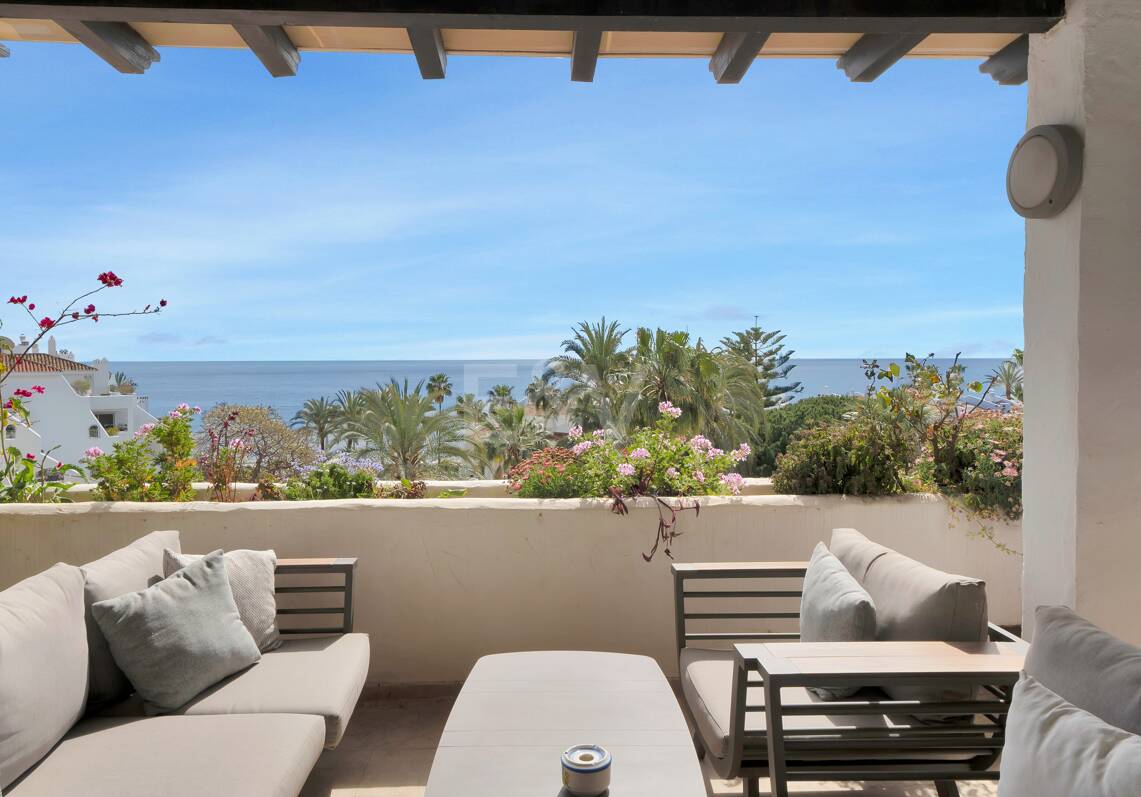 Frontline Beach Penthouse med panoramautsikt över havet i Coral Beach