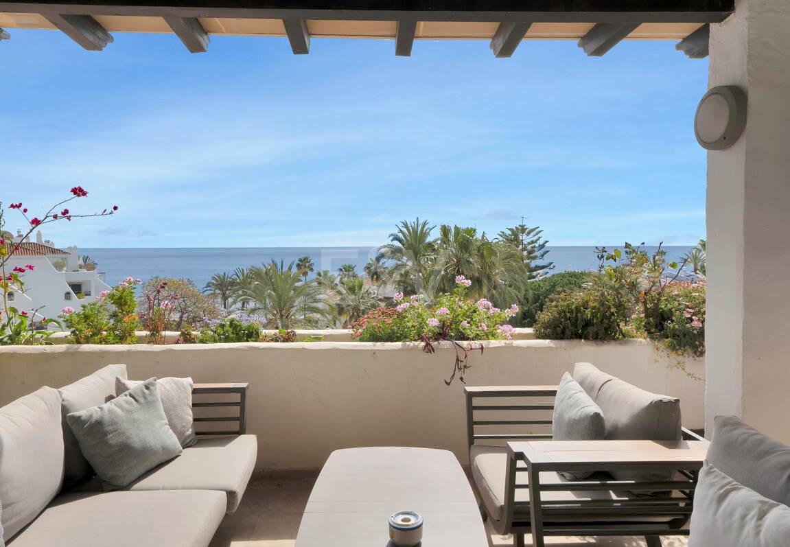 Frontline Beach Penthouse med panoramautsikt över havet i Coral Beach