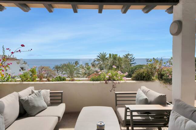 Frontline Beach Penthouse med panoramautsikt över havet i Coral Beach