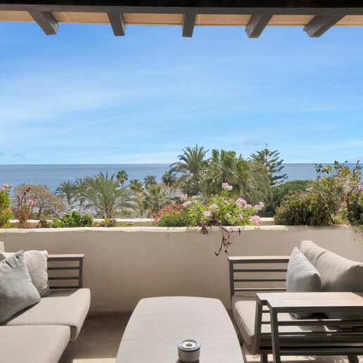 Frontline Beach Penthouse med panoramautsikt över havet i Coral Beach
