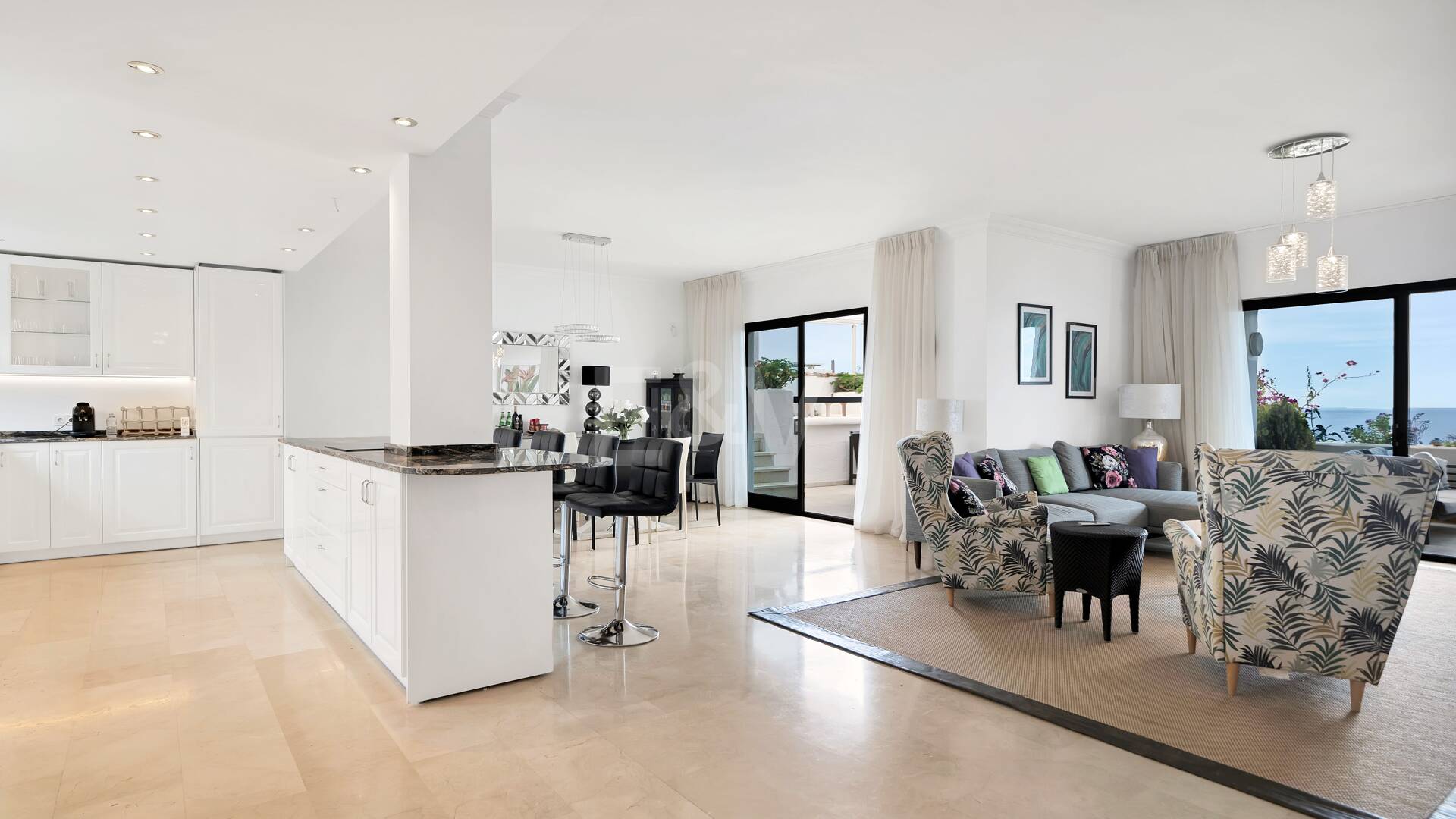 Frontline Beach Penthouse med panoramautsikt över havet i Coral Beach