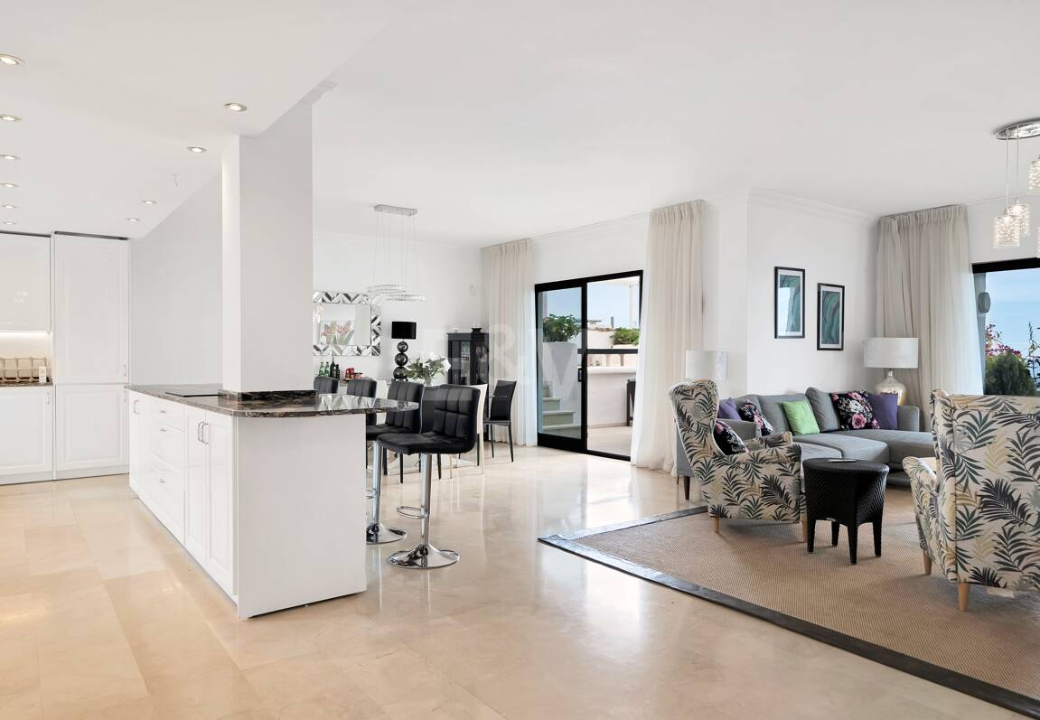 Frontline Beach Penthouse med panoramautsikt över havet i Coral Beach