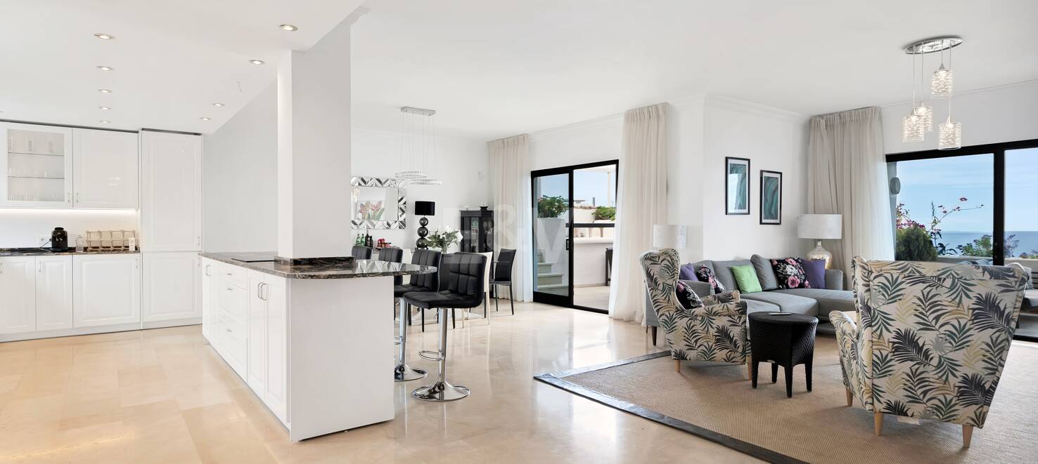 Frontline Beach Penthouse med panoramautsikt över havet i Coral Beach