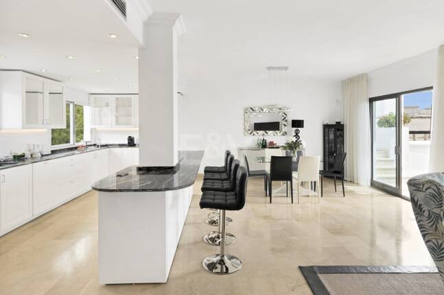 Frontline Beach Penthouse med panoramautsikt över havet i Coral Beach