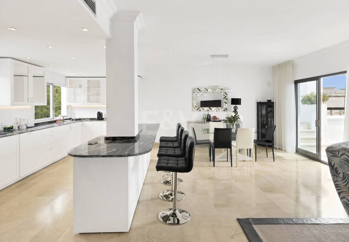 Frontline Beach Penthouse med panoramautsikt över havet i Coral Beach