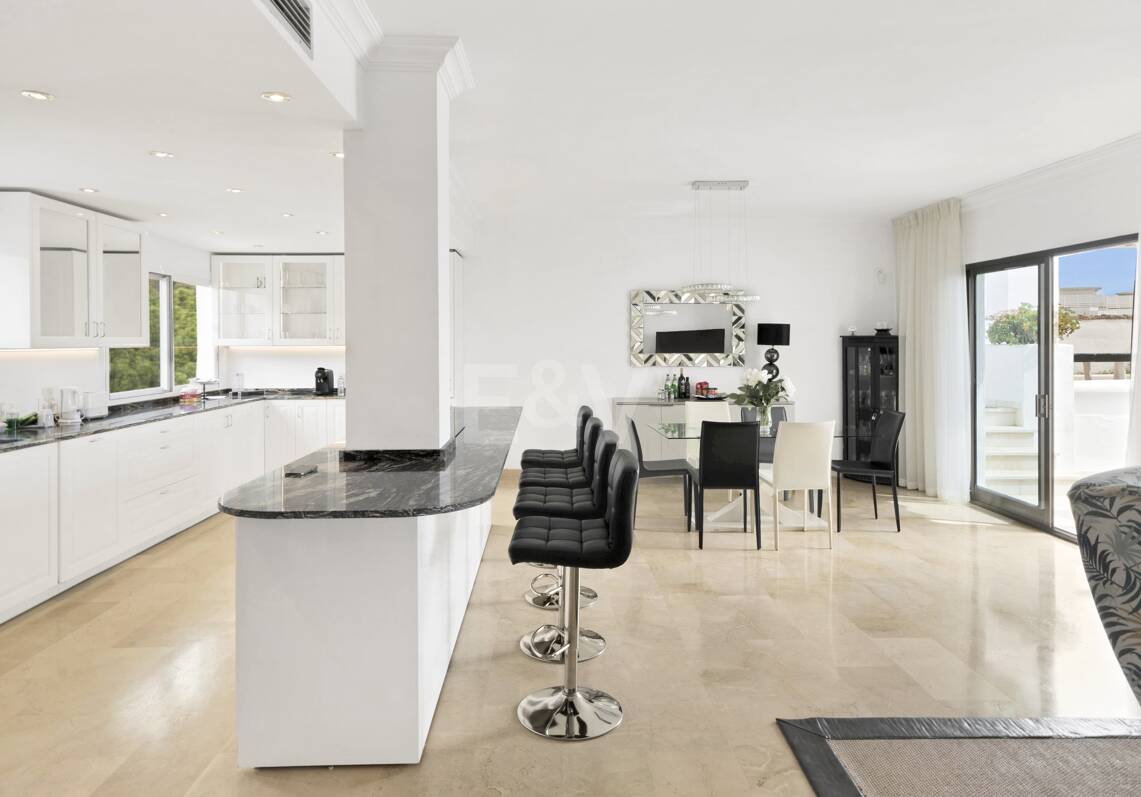 Frontline Beach Penthouse med panoramautsikt över havet i Coral Beach