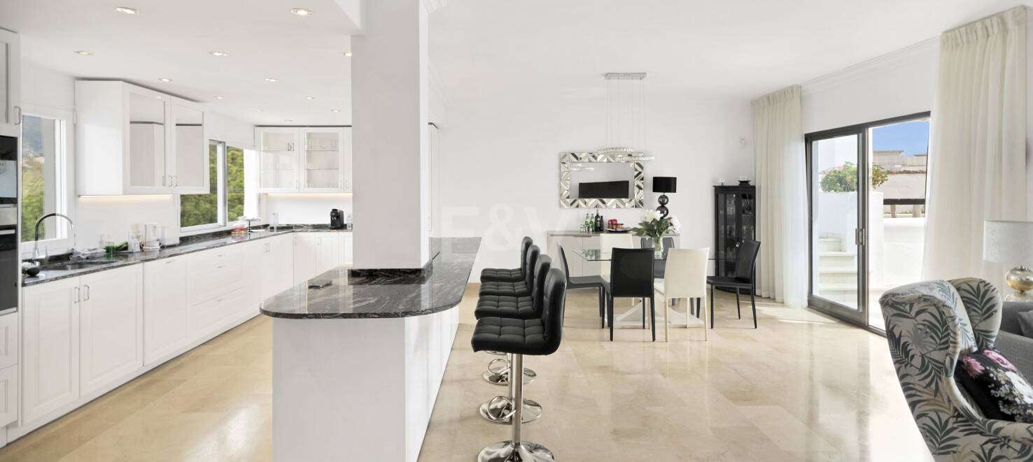 Frontline Beach Penthouse med panoramautsikt över havet i Coral Beach