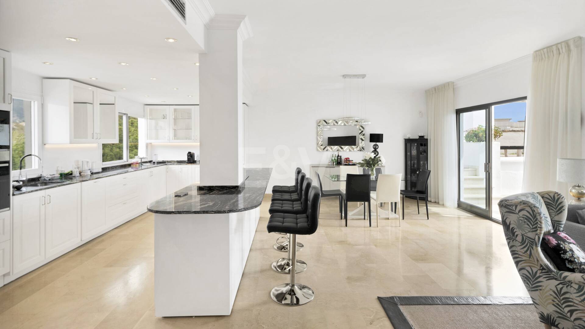 Frontline Beach Penthouse med panoramautsikt över havet i Coral Beach