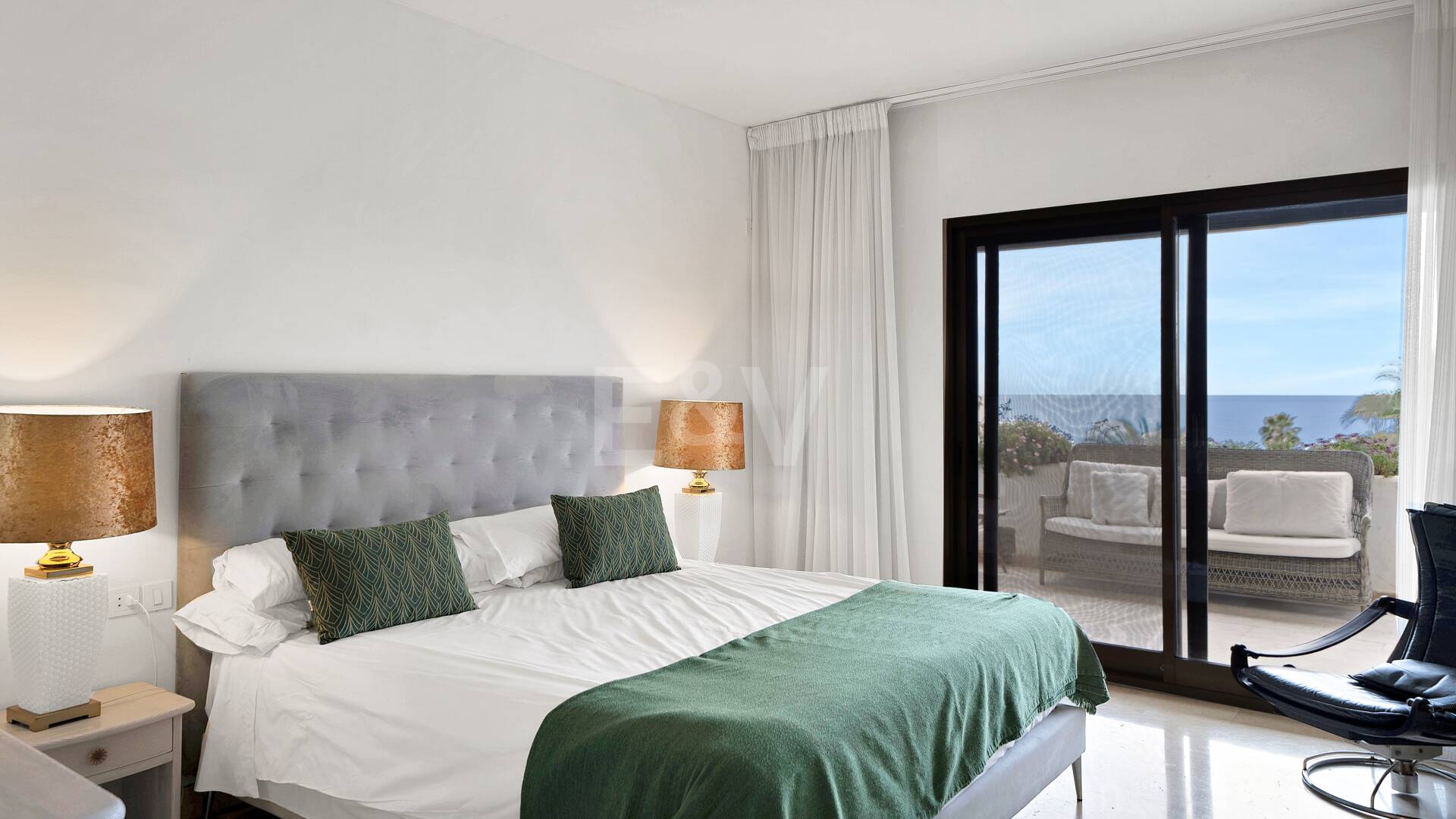 Frontline Beach Penthouse med panoramautsikt över havet i Coral Beach