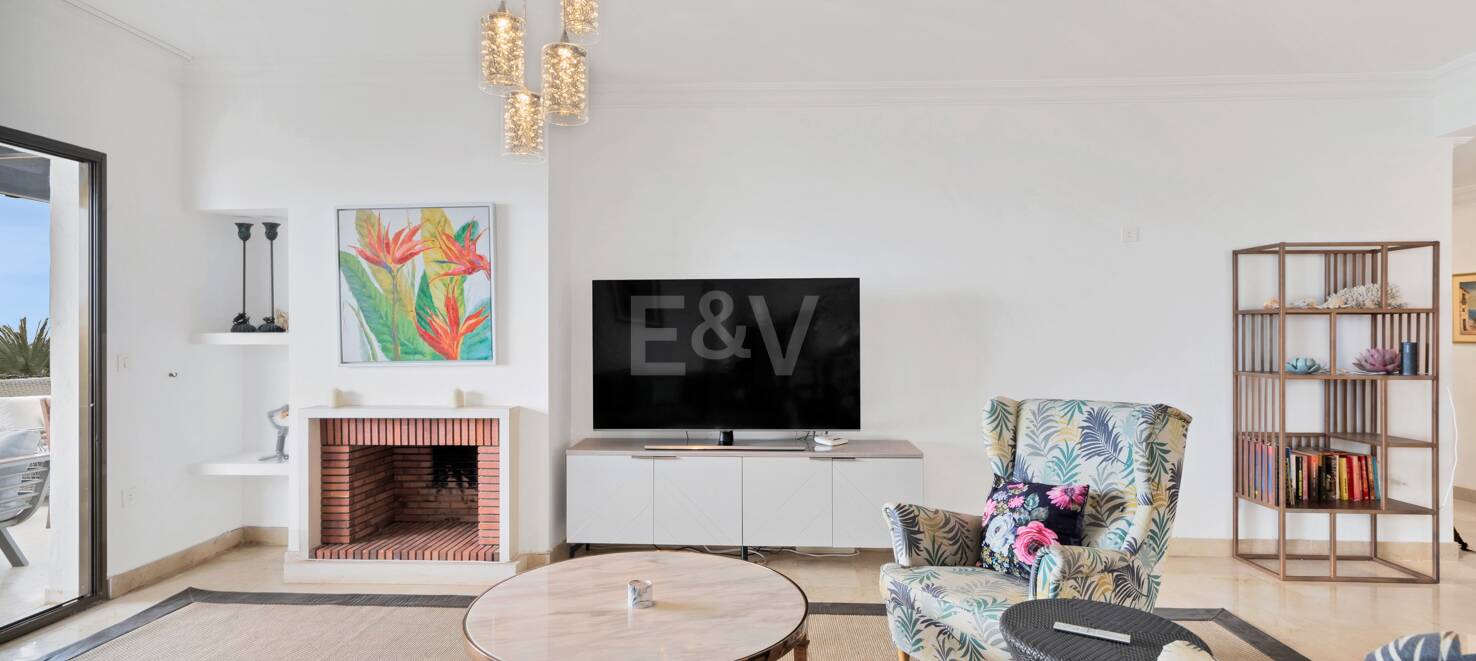 Frontline Beach Penthouse med panoramautsikt över havet i Coral Beach