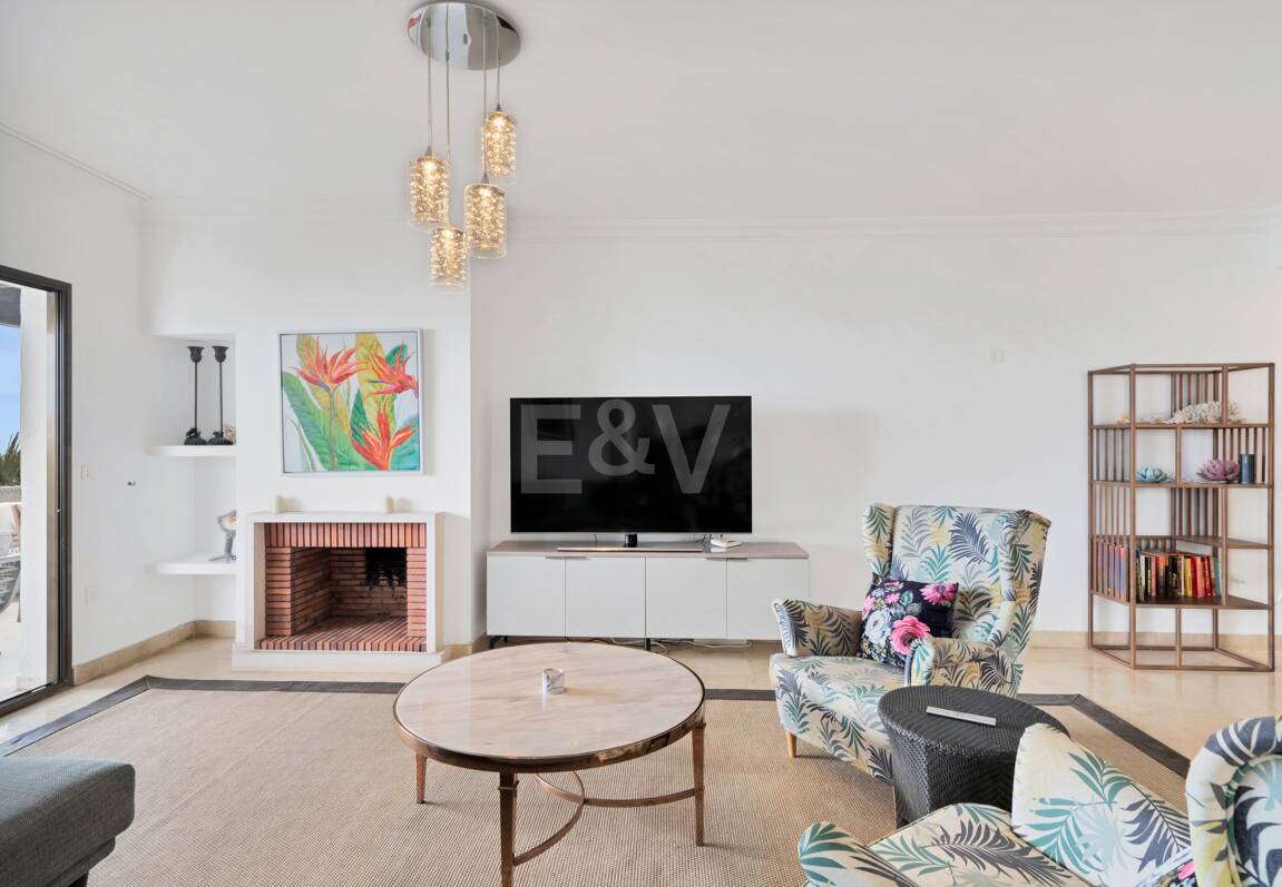 Frontline Beach Penthouse med panoramautsikt över havet i Coral Beach